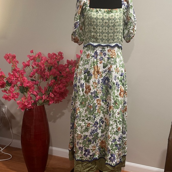 Dresses & Skirts - Floral Green Puff-Sleeve Maxi Dress